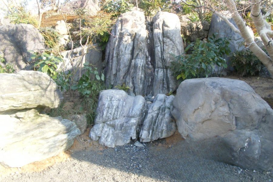 護岸基礎工据付（富山城址公園）